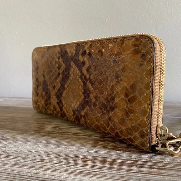 Michael Kors Zip Wallet - Picture 3 of 6